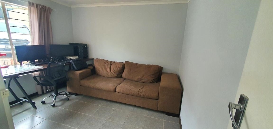 2 Bedroom Property for Sale in Wapadrand Gauteng