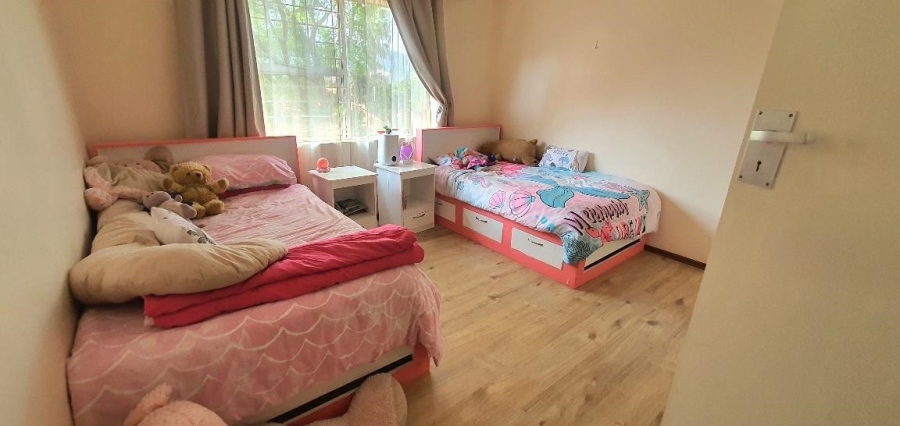 3 Bedroom Property for Sale in Faerie Glen Gauteng