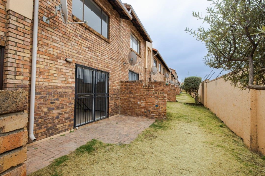 2 Bedroom Property for Sale in Halfway Gardens Gauteng