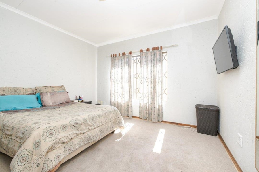 4 Bedroom Property for Sale in Noordwyk Gauteng