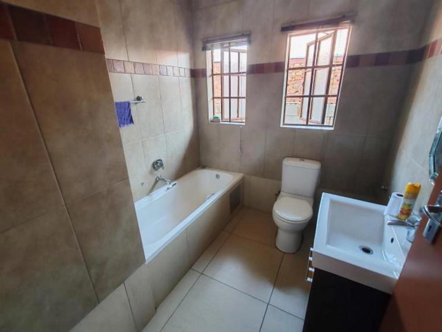 6 Bedroom Property for Sale in Atteridgeville Gauteng