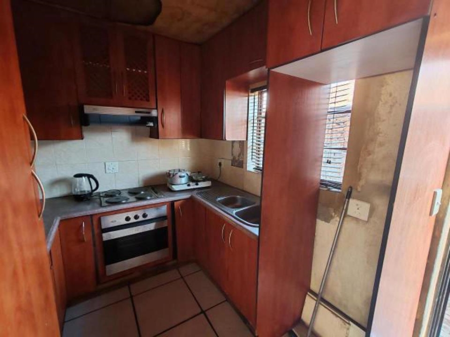 6 Bedroom Property for Sale in Atteridgeville Gauteng