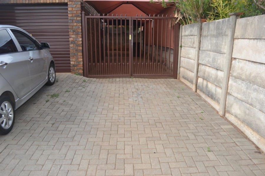 2 Bedroom Property for Sale in Theresa Park Gauteng