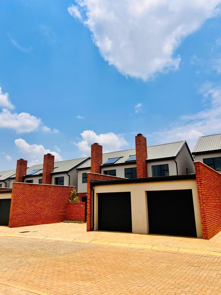 To Let 3 Bedroom Property for Rent in Karenpark Gauteng