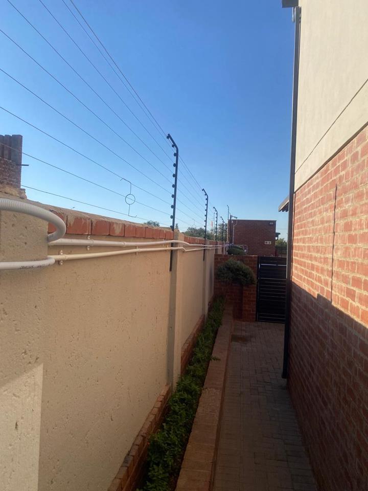 To Let 3 Bedroom Property for Rent in Karenpark Gauteng