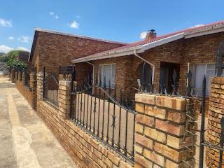 To Let 4 Bedroom Property for Rent in Atteridgeville Gauteng