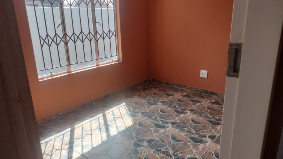 3 Bedroom Property for Sale in Rosslyn Gauteng