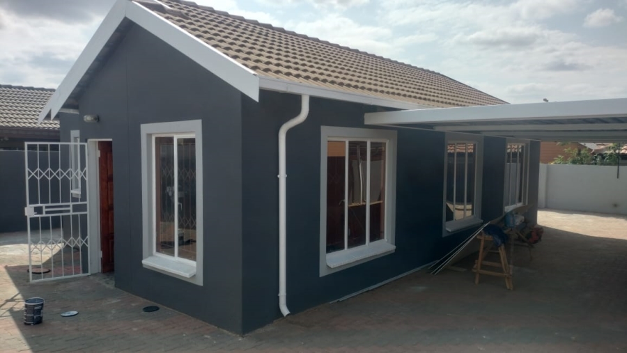 3 Bedroom Property for Sale in Rosslyn Gauteng