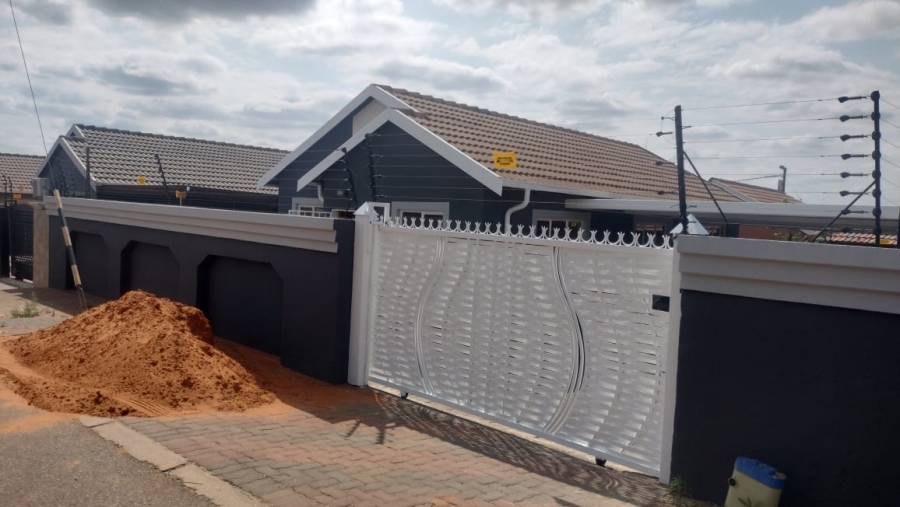 3 Bedroom Property for Sale in Rosslyn Gauteng