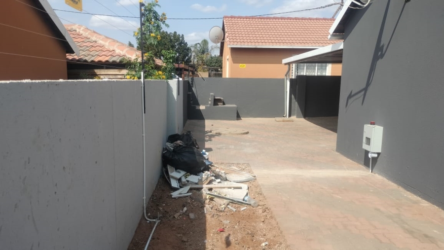 3 Bedroom Property for Sale in Rosslyn Gauteng