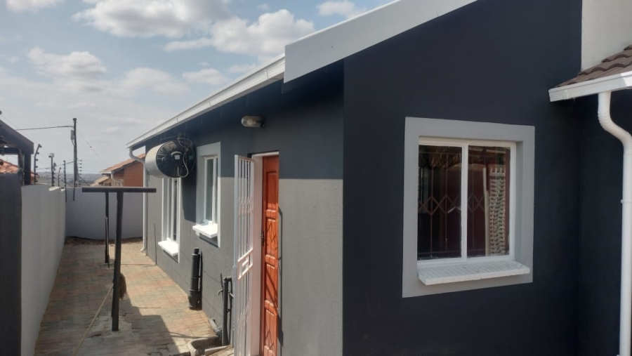 3 Bedroom Property for Sale in Rosslyn Gauteng