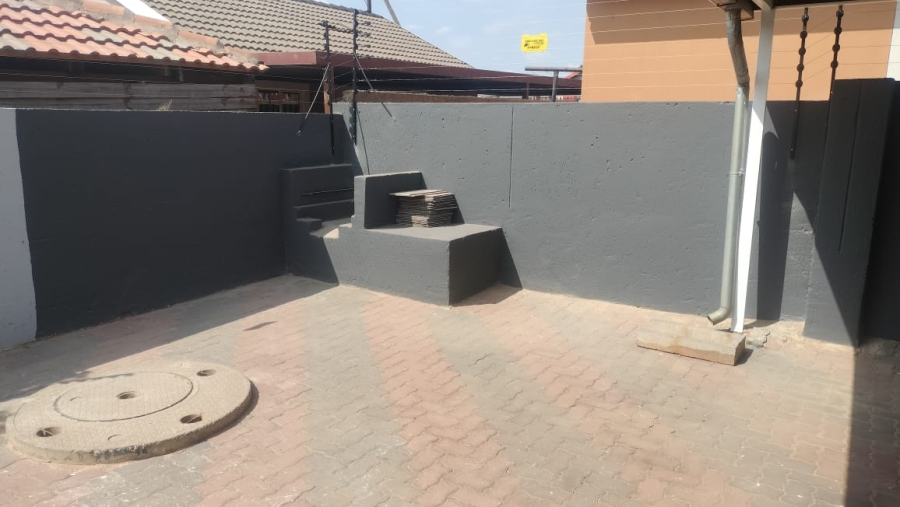 3 Bedroom Property for Sale in Rosslyn Gauteng