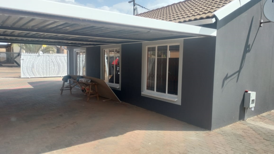 3 Bedroom Property for Sale in Rosslyn Gauteng