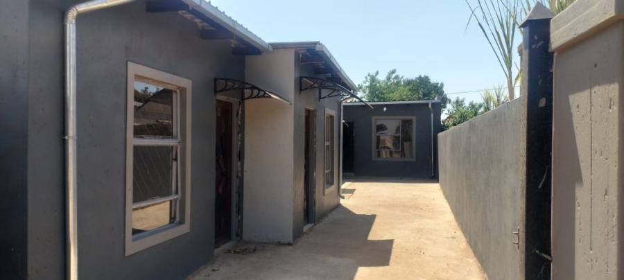 9 Bedroom Property for Sale in Mabopane Gauteng