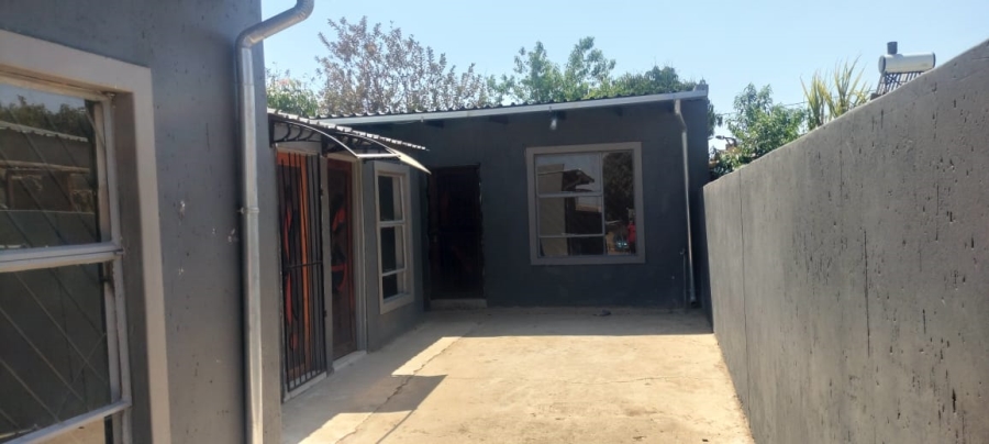 9 Bedroom Property for Sale in Mabopane Gauteng