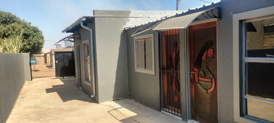 9 Bedroom Property for Sale in Mabopane Gauteng