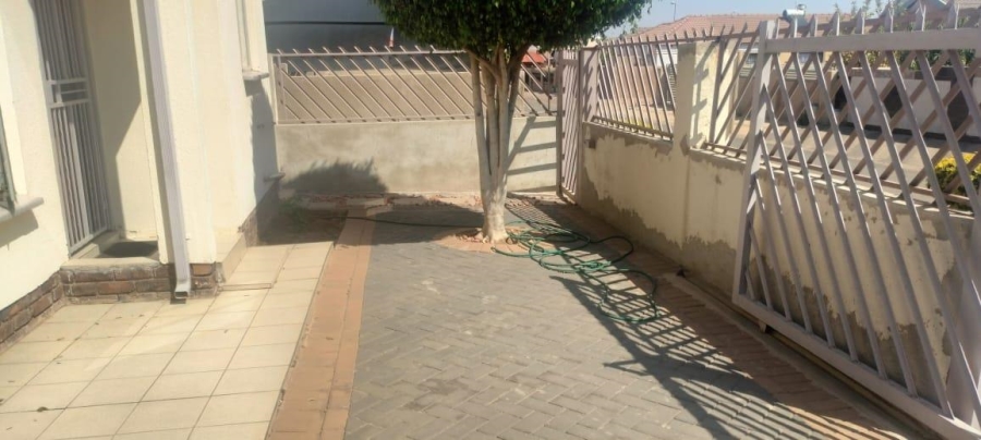 2 Bedroom Property for Sale in Soshanguve VV Gauteng