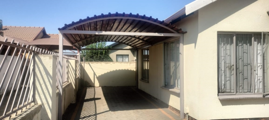 2 Bedroom Property for Sale in Soshanguve VV Gauteng