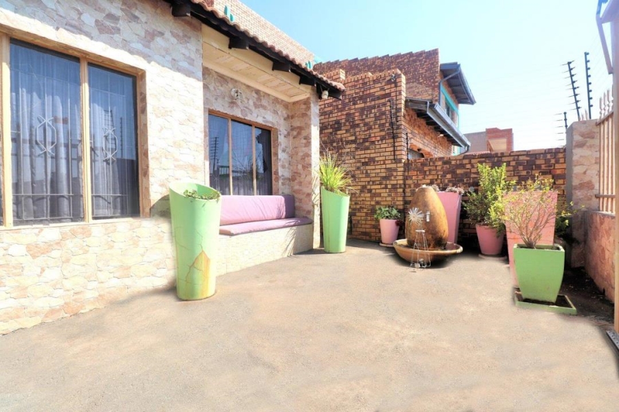 4 Bedroom Property for Sale in Lenasia Gauteng