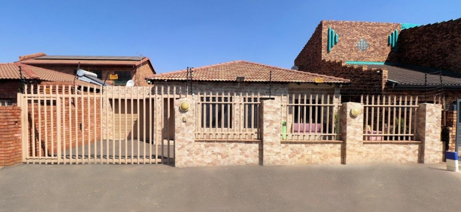 4 Bedroom Property for Sale in Lenasia Gauteng