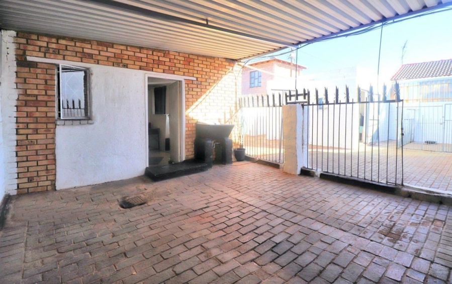 2 Bedroom Property for Sale in Lenasia South Gauteng