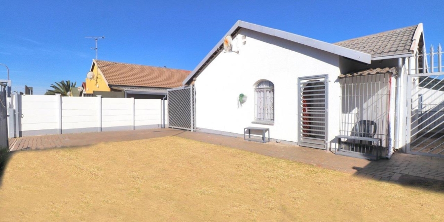 2 Bedroom Property for Sale in Lenasia South Gauteng