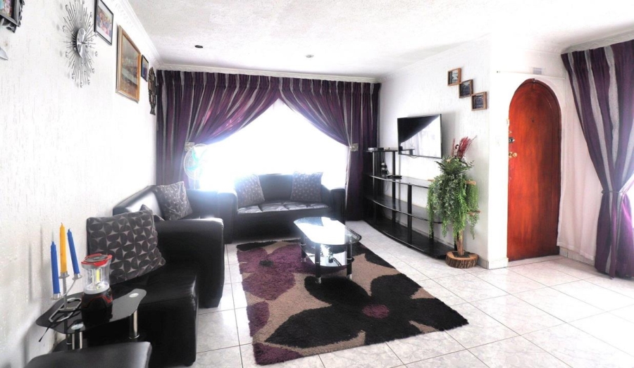 2 Bedroom Property for Sale in Lenasia South Gauteng