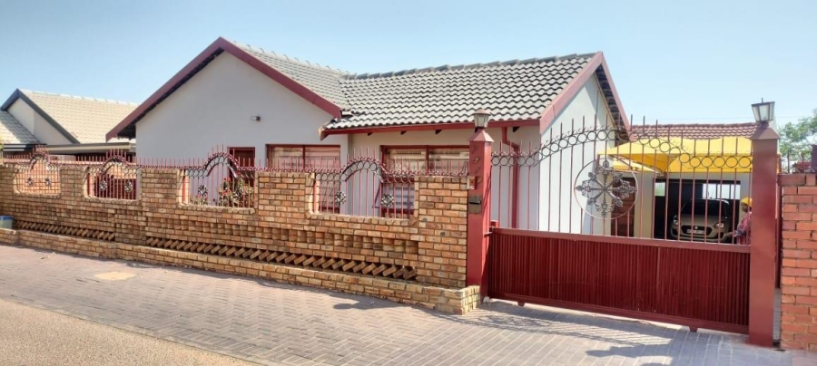 4 Bedroom Property for Sale in Mabopane Gauteng