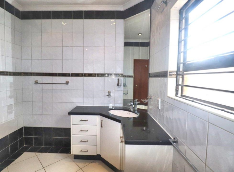 4 Bedroom Property for Sale in Lenasia Ext 5 Gauteng