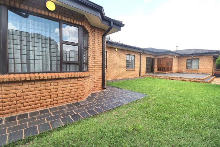 4 Bedroom Property for Sale in Lenasia Ext 5 Gauteng