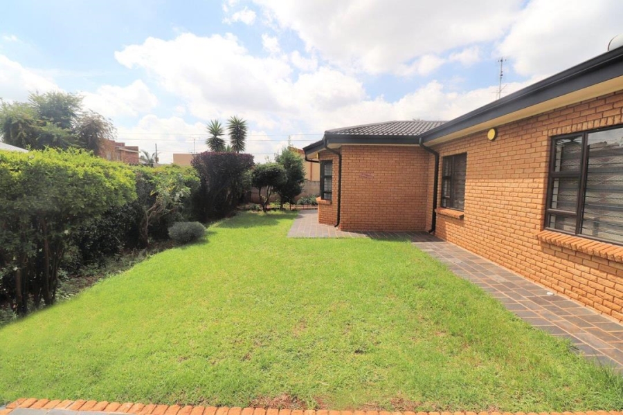 4 Bedroom Property for Sale in Lenasia Ext 5 Gauteng