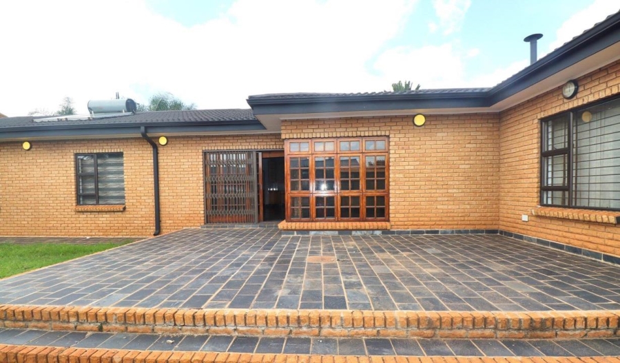 4 Bedroom Property for Sale in Lenasia Ext 5 Gauteng