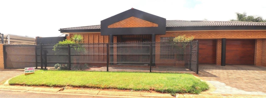 4 Bedroom Property for Sale in Lenasia Ext 5 Gauteng