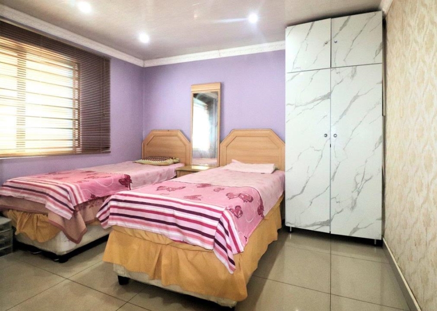 5 Bedroom Property for Sale in Lenasia Ext 8 Gauteng