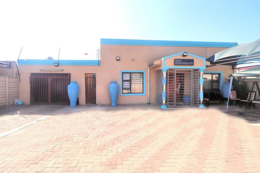 5 Bedroom Property for Sale in Lenasia Ext 8 Gauteng