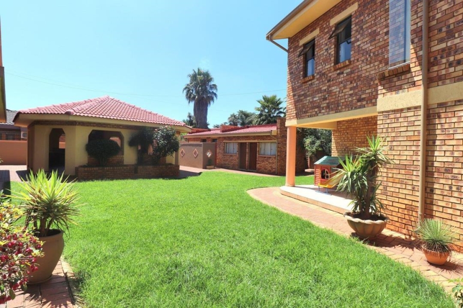 9 Bedroom Property for Sale in Lenasia Gauteng