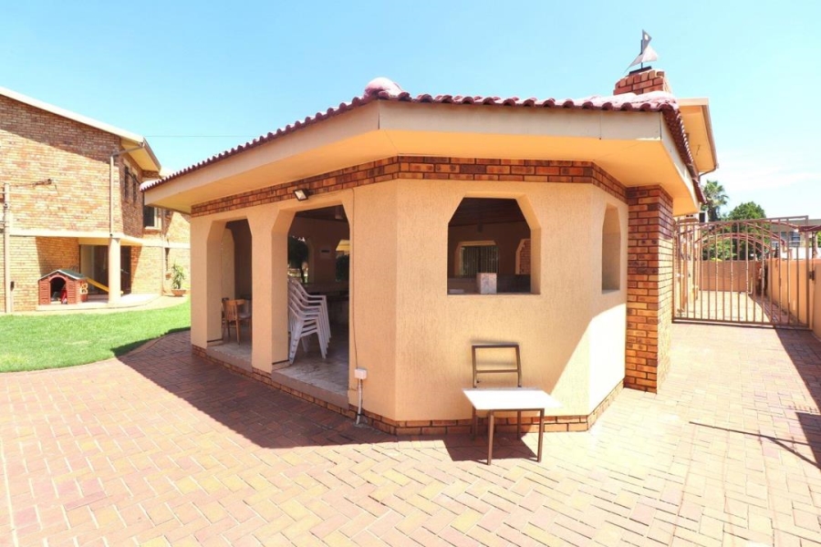 9 Bedroom Property for Sale in Lenasia Gauteng