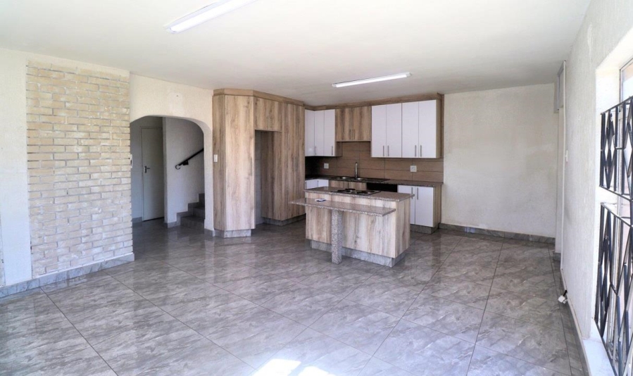 6 Bedroom Property for Sale in Lenasia Ext 5 Gauteng