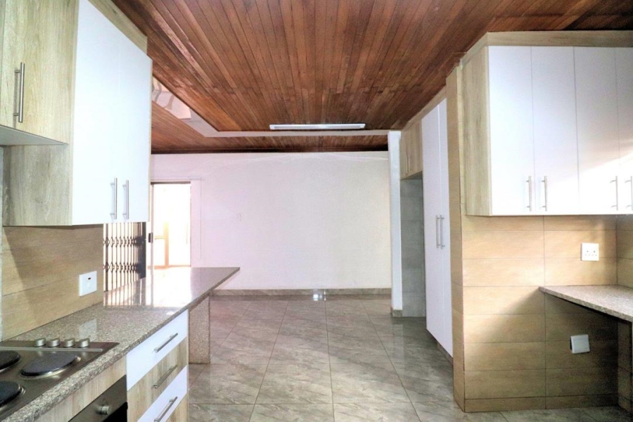 6 Bedroom Property for Sale in Lenasia Ext 5 Gauteng