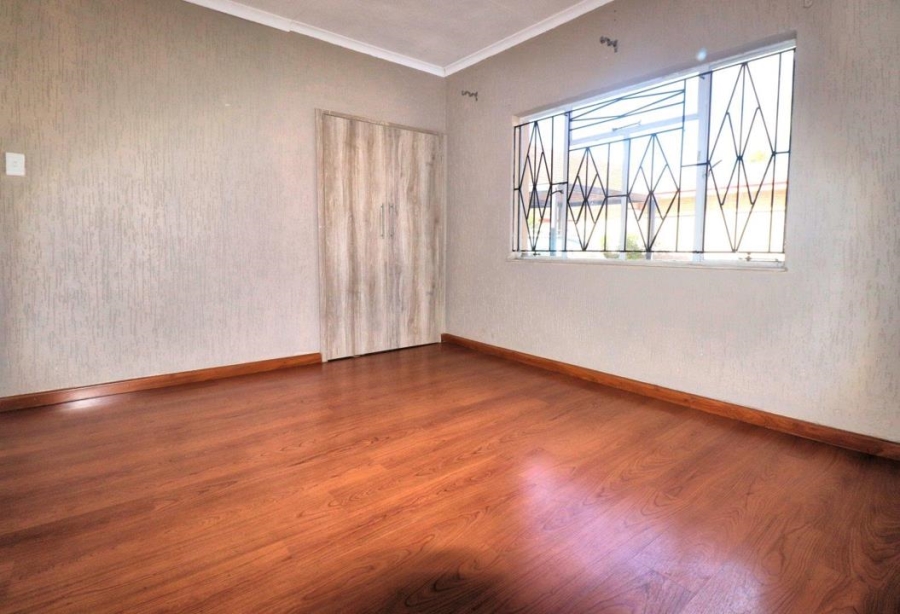 6 Bedroom Property for Sale in Lenasia Ext 5 Gauteng