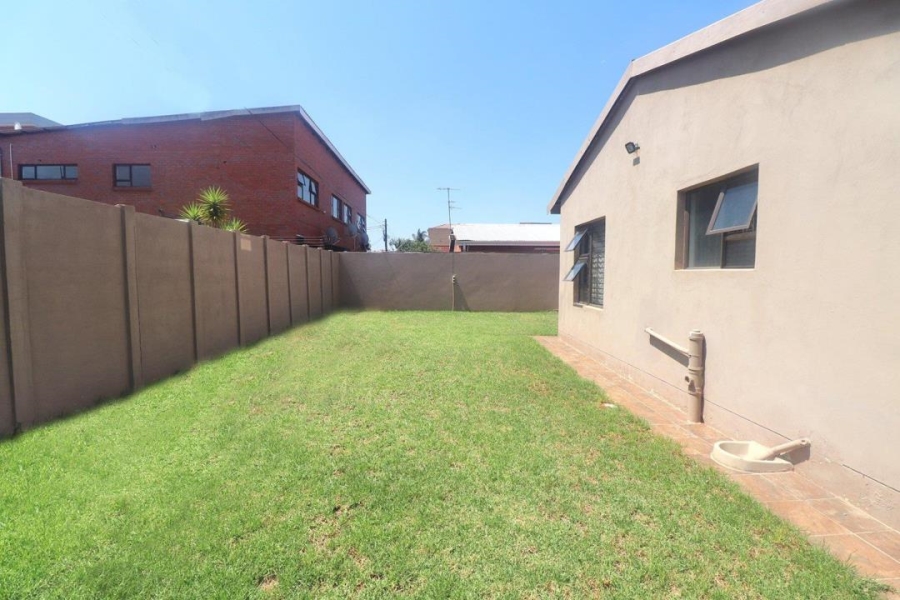 6 Bedroom Property for Sale in Lenasia Ext 5 Gauteng