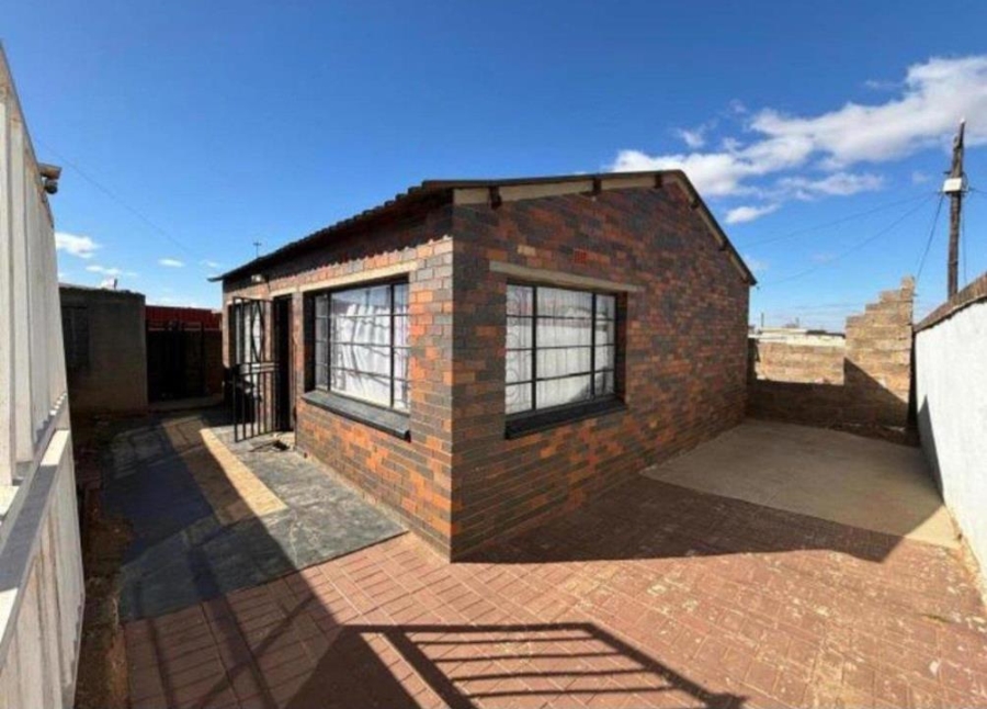 2 Bedroom Property for Sale in Mohlakeng Gauteng