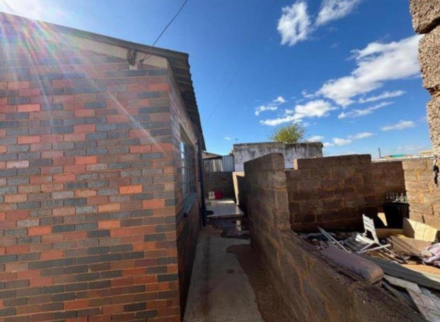 2 Bedroom Property for Sale in Mohlakeng Gauteng