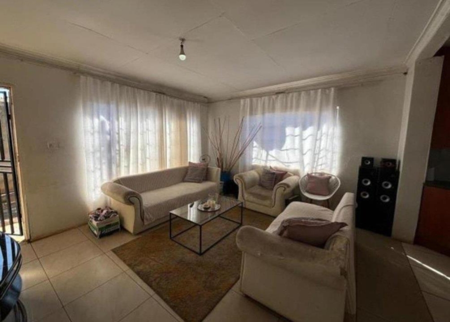 2 Bedroom Property for Sale in Mohlakeng Gauteng