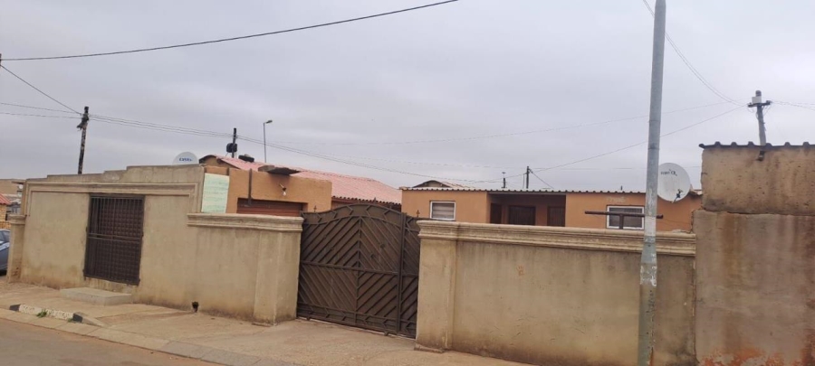 2 Bedroom Property for Sale in Zola Gauteng