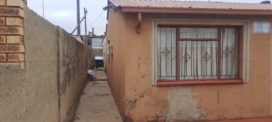 2 Bedroom Property for Sale in Zola Gauteng