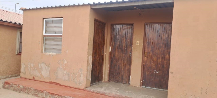 2 Bedroom Property for Sale in Zola Gauteng