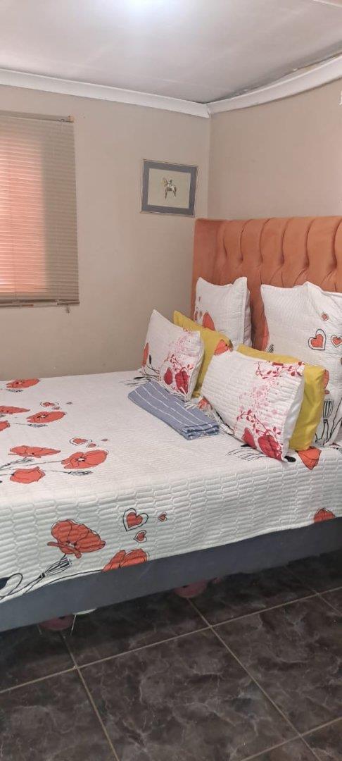 2 Bedroom Property for Sale in Zola Gauteng