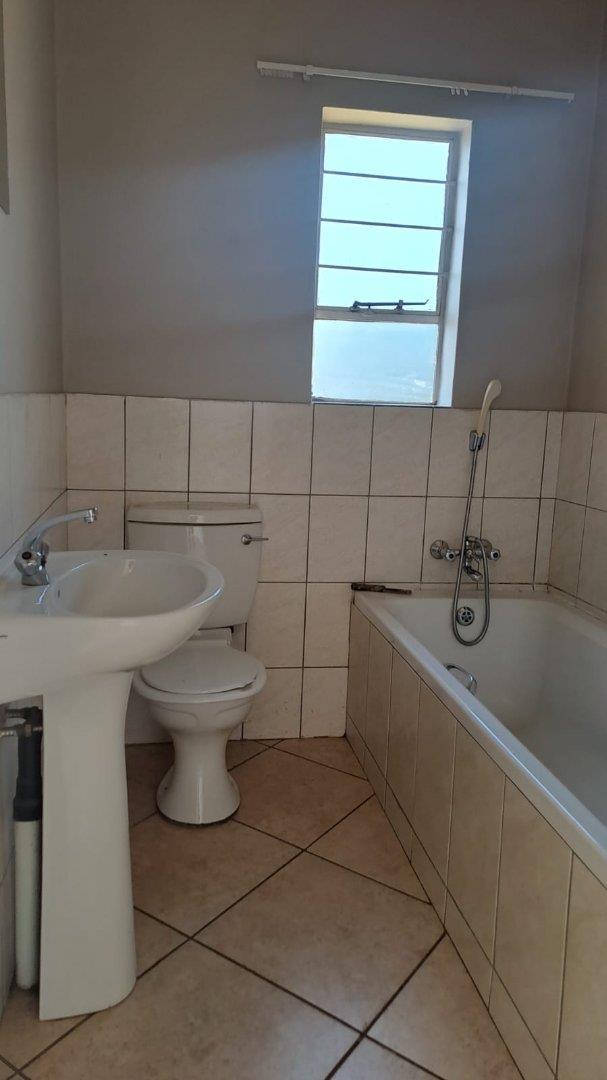 2 Bedroom Property for Sale in Greenhills Gauteng