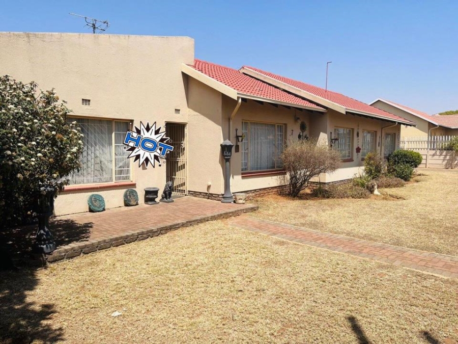 3 Bedroom Property for Sale in Helikonpark Gauteng